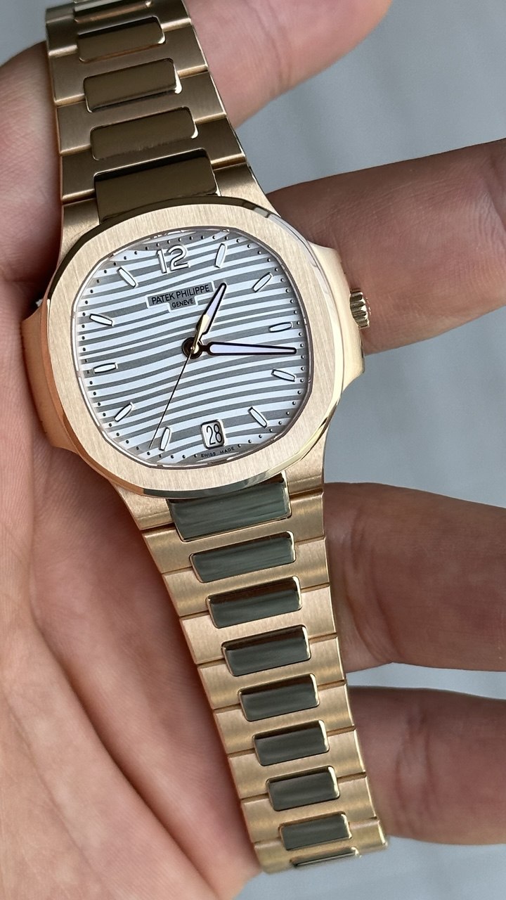 patek philippe nautilus 7118/1r - 001-DUBAILUXURYWATCH