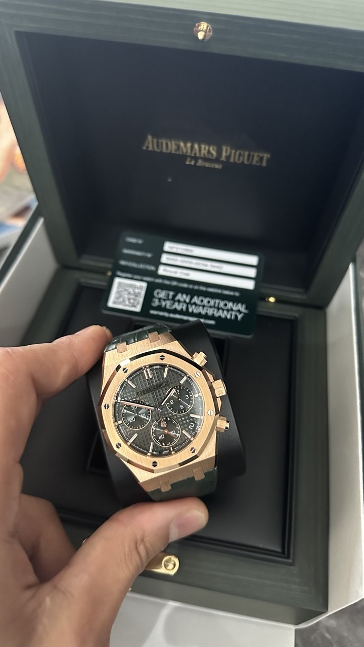 Audemars Piguet Royal Oak Selfwinding Chronograph “50th Anniversary” - DUBAILUXURYWATCH