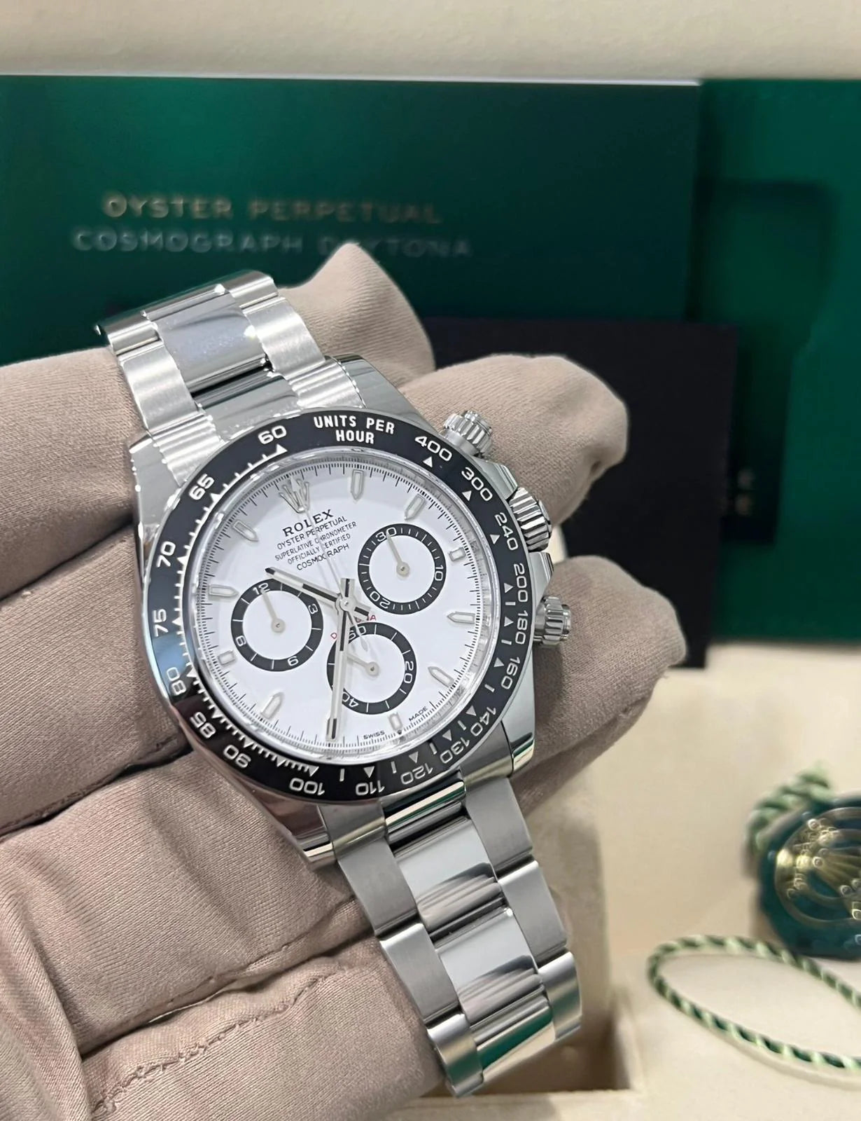 Rolex Cosmograph Daytona Oyster, 40 mm, Oystersteel Ref: m126500ln-0001-DUBAILUXURYWATCH