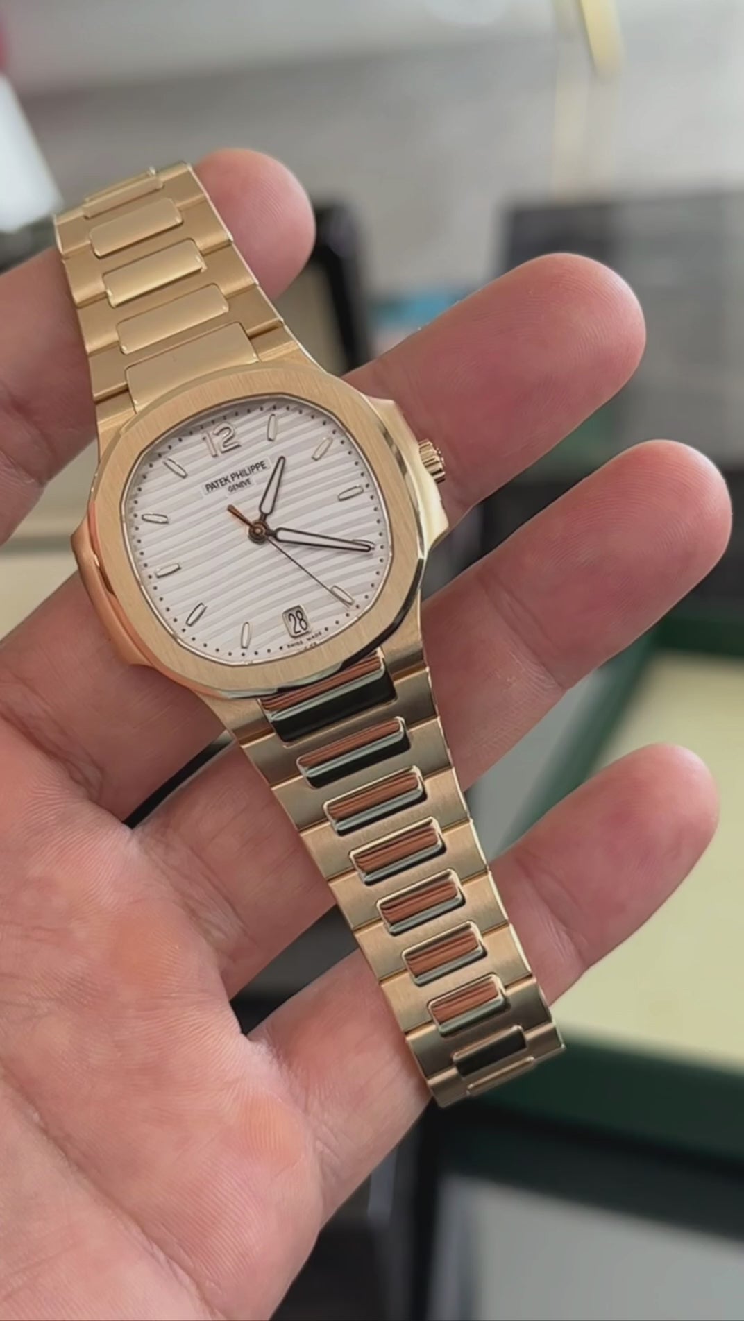 patek philippe nautilus 7118/1r - 001-DUBAILUXURYWATCH